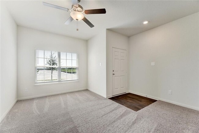 Foto del edificio - 360 Cres Park Dr