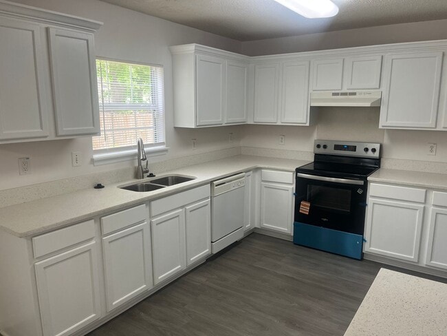 Foto del edificio - Available now. Great 4BR/2.5BA Home in Park Hill Place!
