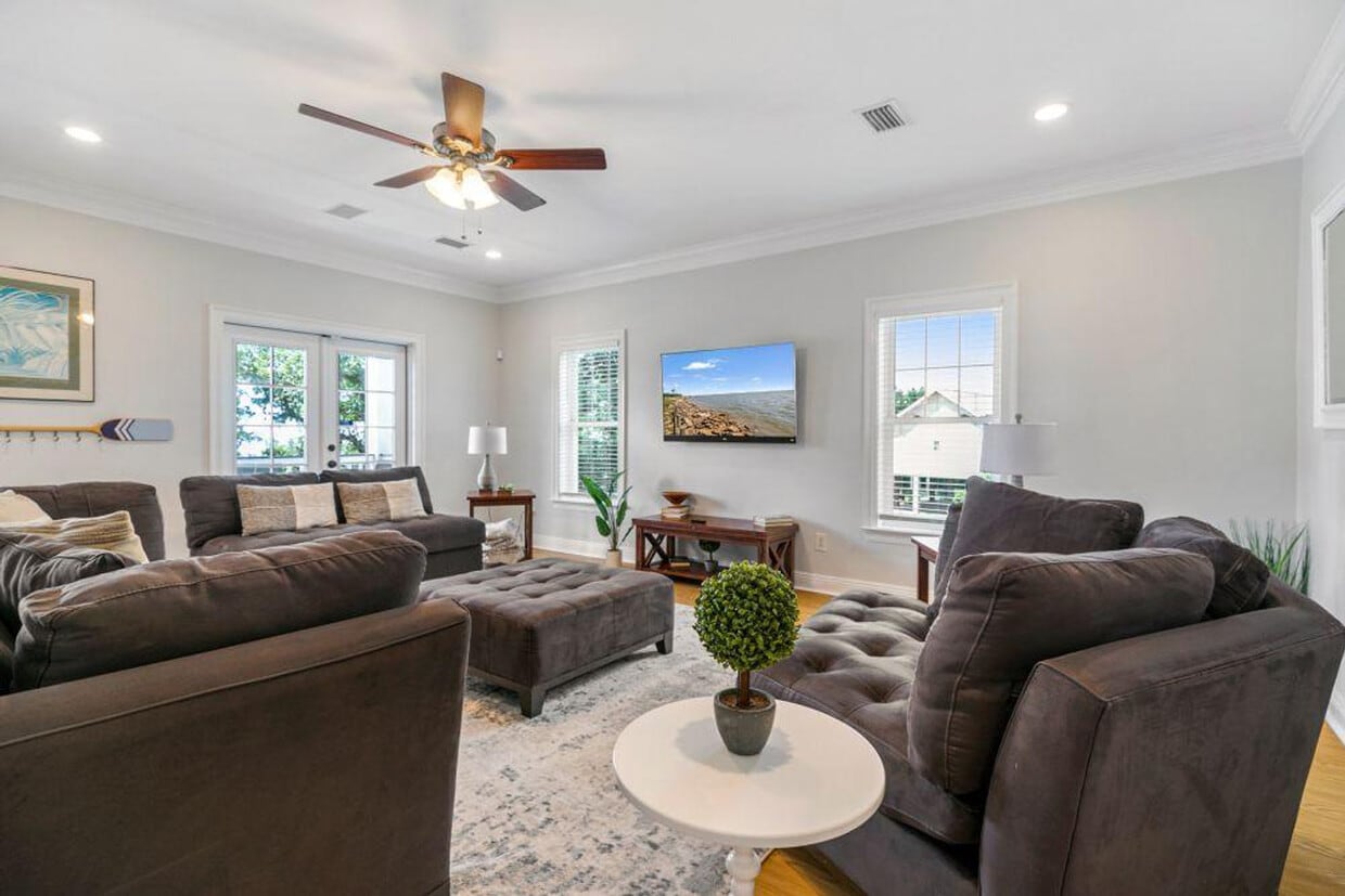 Foto principal - 8008 Belle Fontaine Dr