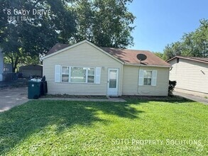 Building Photo - 8 Cady Dr