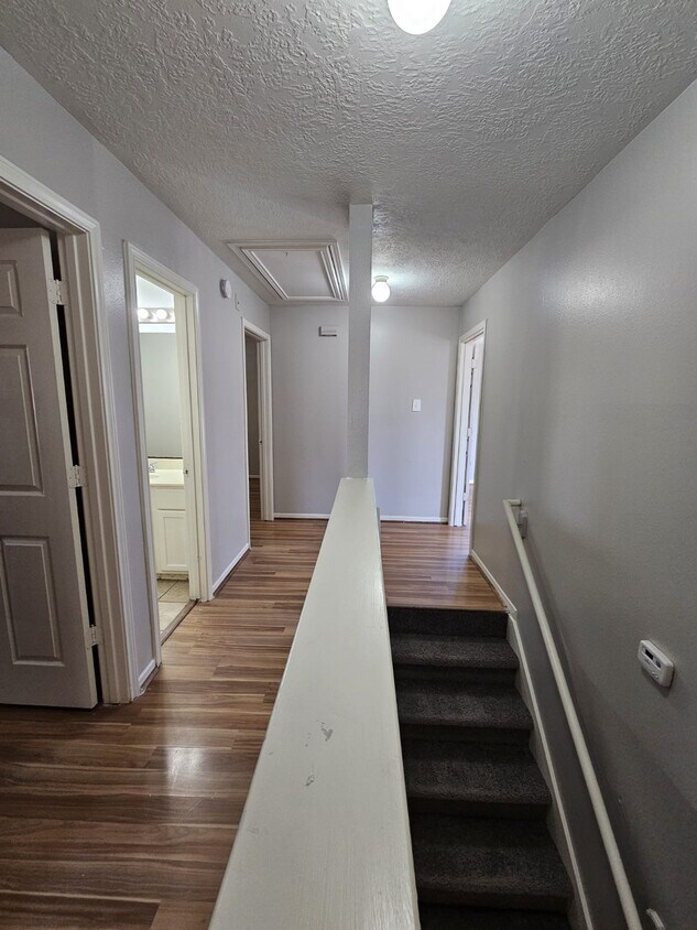 Foto del edificio - 3706 Nutwood Ln