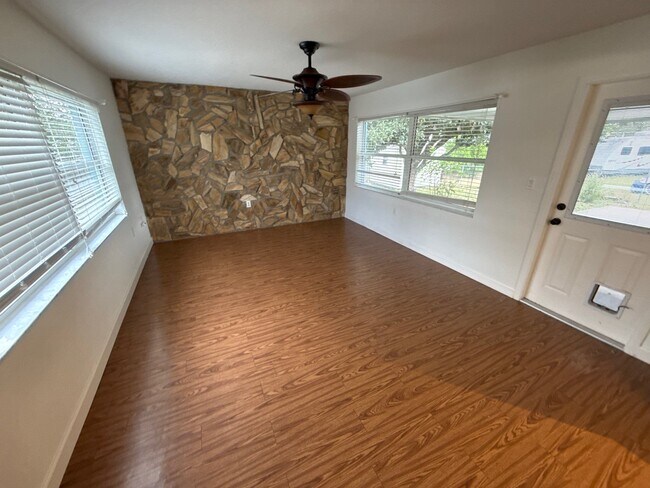 Foto del edificio - 306 S Monroe St