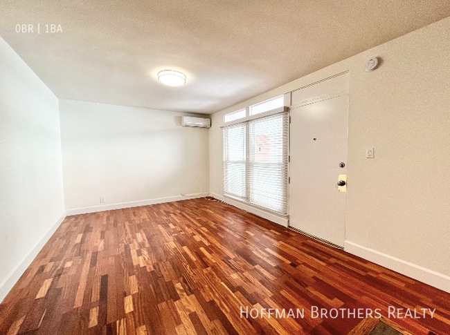 Foto del edificio - 6871 Franklin Ave