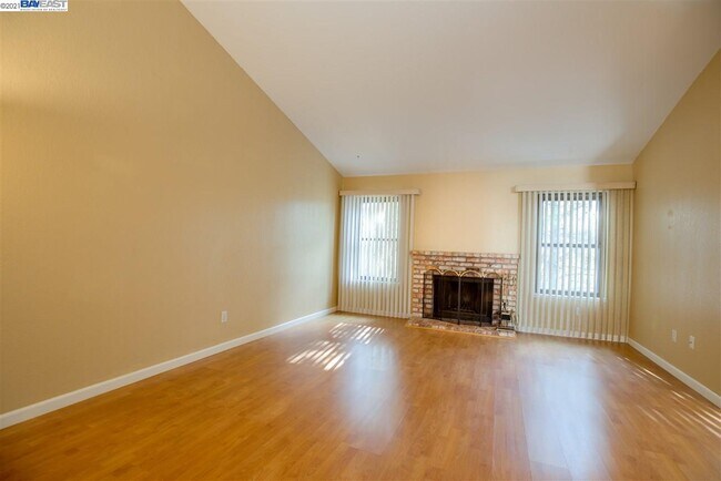 Building Photo - 441 Camelback Rd