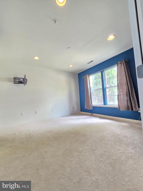 Building Photo - 5033 Kemsley Rd