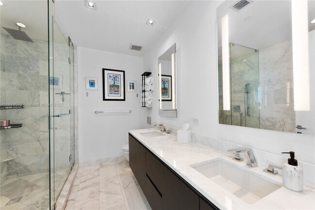 Building Photo - 1451 Brickell Ave