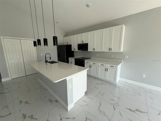 Foto del edificio - 512 Sunset Rd N