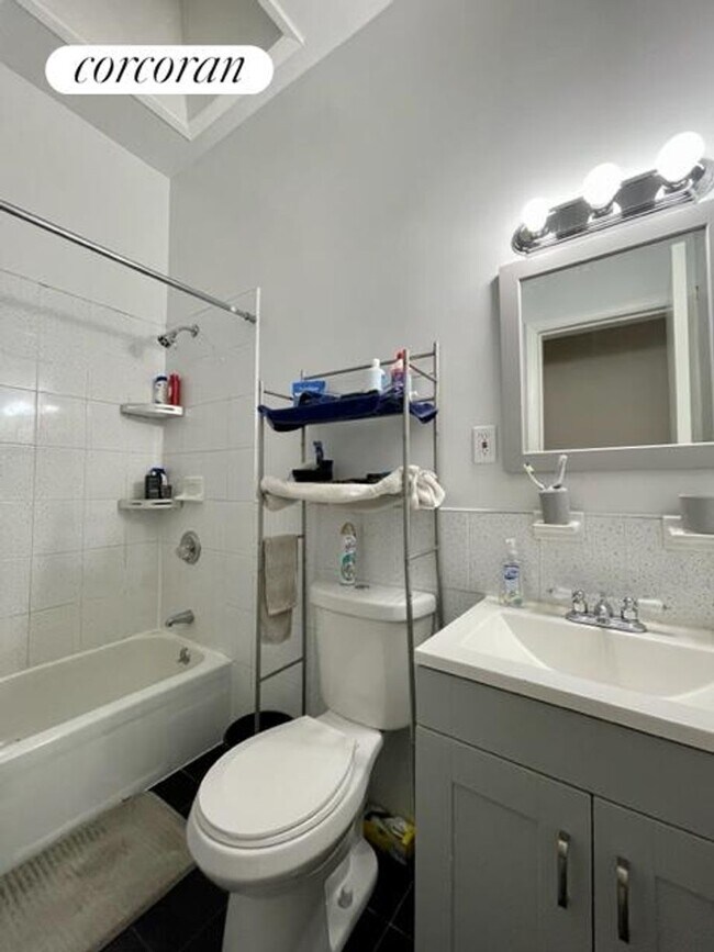 Foto del edificio - 32-11 38th Ave