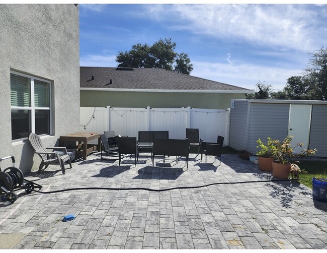 Building Photo - 2553 Shamrock St