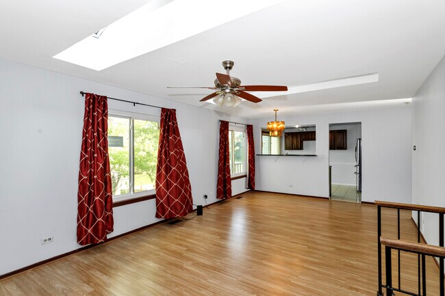 Foto del edificio - 415 Woodbury Rd