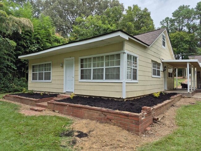 Building Photo - 8085 Cedar Hill Ln