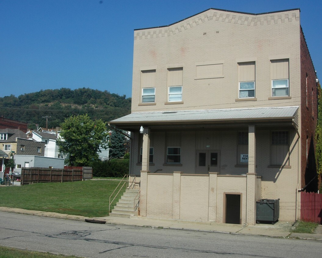 236240 W 6th Ave, Tarentum, PA 15084 236240 W 6th Ave Tarentum, PA Apartments for Rent in