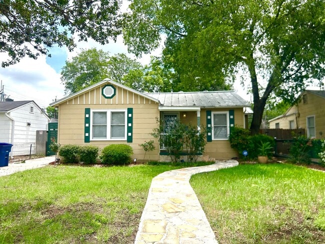 Building Photo - Charming Single-Story Retreat with Modern Upgrades & Outdoor Entertaining Space