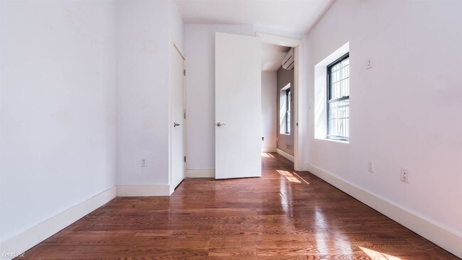 Building Photo - 3 br, 1 bath Apartment - 92 S 4th St Unit 4BB