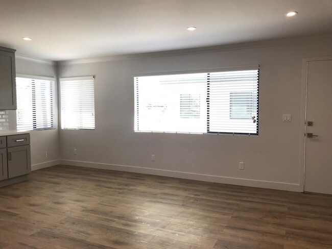 Building Photo - 2935 Duray Pl