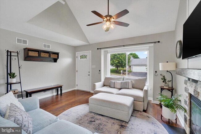 Foto del edificio - 780 Blossom Hill Ln