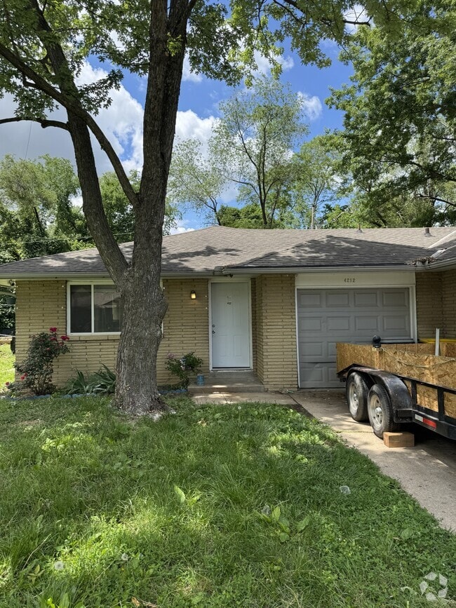 Building Photo - 4212 N Askew Ave