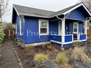 Building Photo - 638 9th St