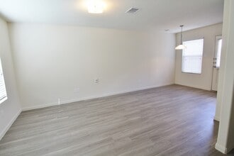 Building Photo - 5851 Santa Bernadetta