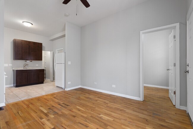 Foto del edificio - 1532 W 18th Pl