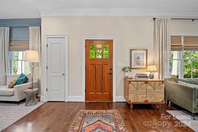 Foto del edificio - 1915 Lyndhurst Ave