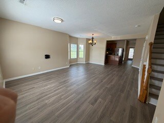 Sala de estar - 502 Brittany Way