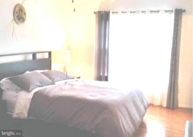 Foto del edificio - 5520 Jowett Ct