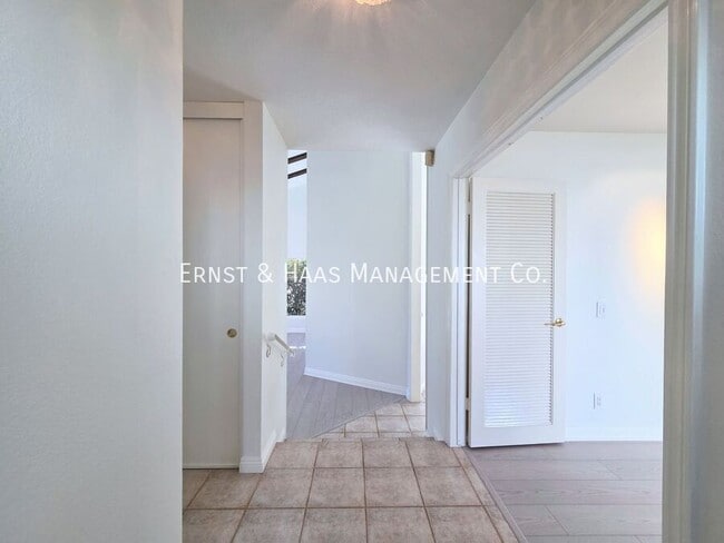 Building Photo - 10835 Slater Ave