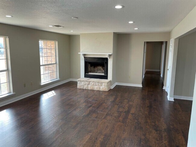 Building Photo - 132 N Garza Rd
