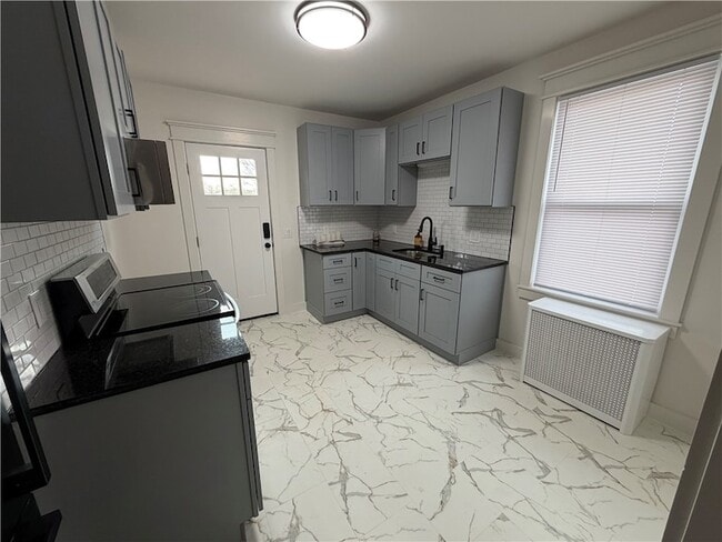 Foto del edificio - 532 Post Rd