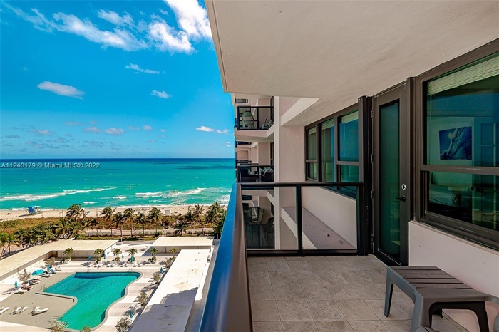 Foto principal - 5225 Collins Ave