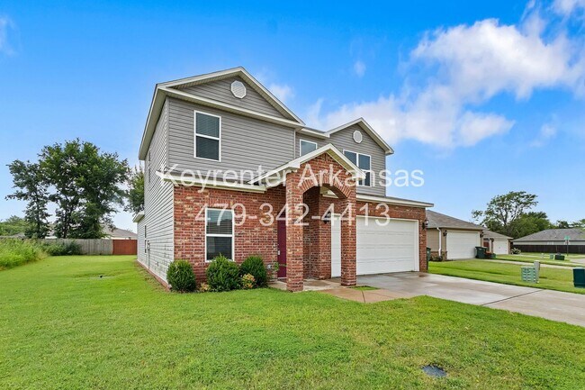 Foto del edificio - Beautiful home Located in desirable west Fayetteville neighborhood with playground
