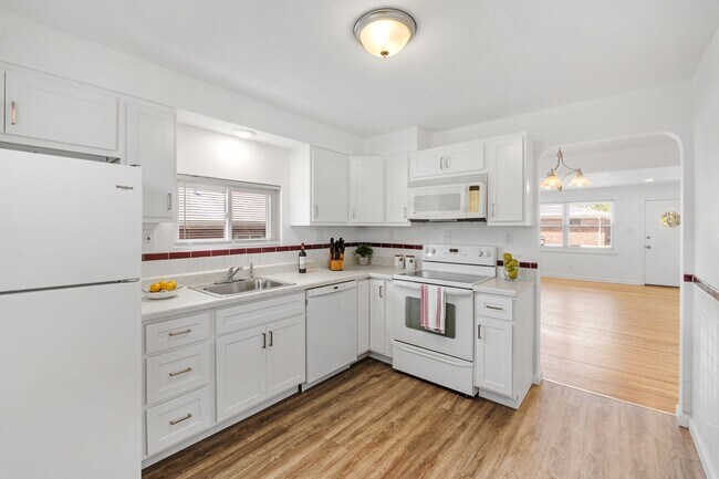 Foto del edificio - 9028 Stansberry Ave