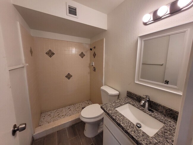 Foto del edificio - 2630 S Virginia Dr