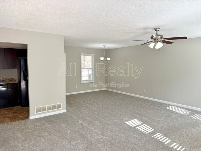 Building Photo - 753 Newport Dr