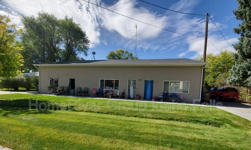 Primary Photo - 3587 N Main St