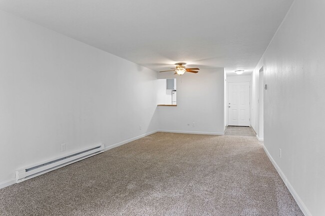 Building Photo - Beautifully Updated 2 bedroom 1 bath! Pets...