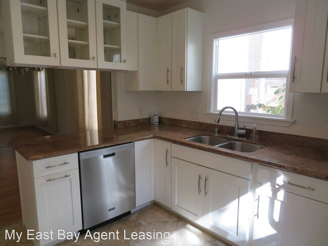 Building Photo - 2 br, 1.5 bath House - 1608 Allston Way