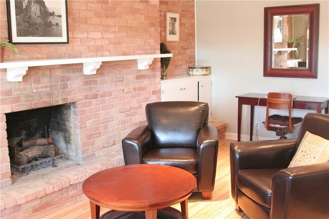 Foto del edificio - 1720 E 32nd St