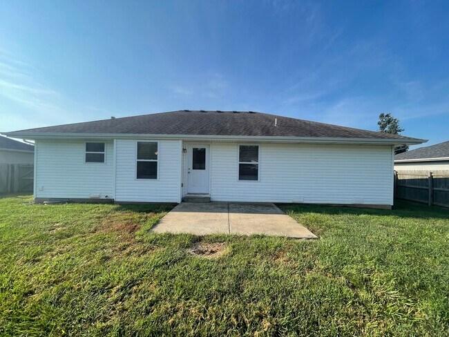 Foto del edificio - Great 3 bedroom 2 bathroom Home in Ozark A...