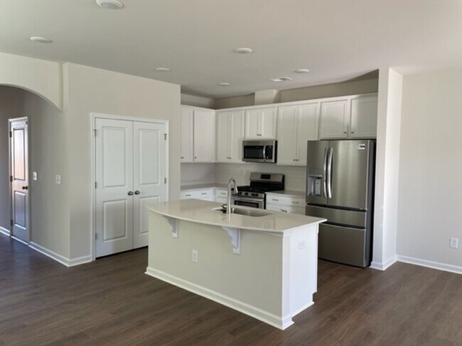 Foto del edificio - 3 Bed and 2.5 bath is now available!