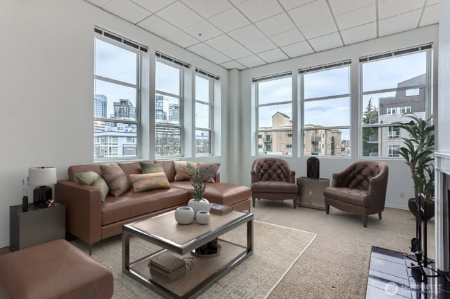 Building Photo - 417 E Pine St