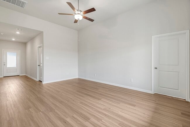 Building Photo - 208 Summit