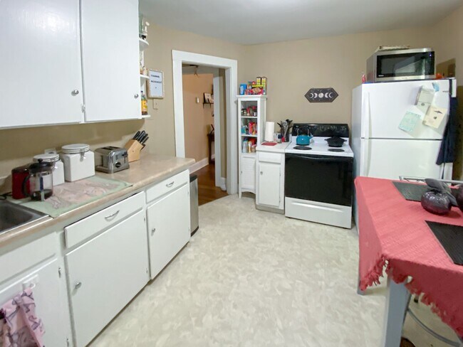 Foto del edificio - Adorable two-bedroom house on Stinson. Wal...