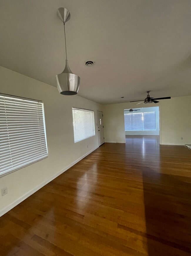 Building Photo - 386 Croton Dr