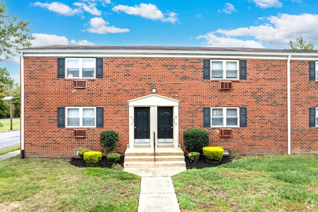 Entrance - The Village at Hi-Nella