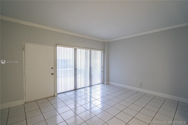 Building Photo - 2101 Normandy Dr