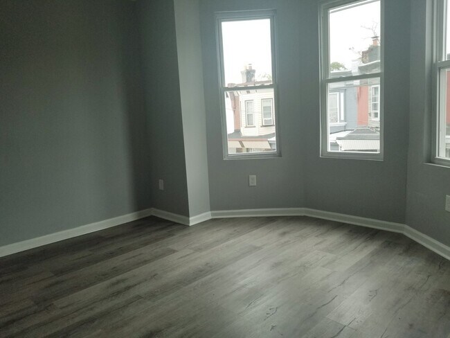 Foto del edificio - Great 3BR/1.5 BA with Available Now in Kin...