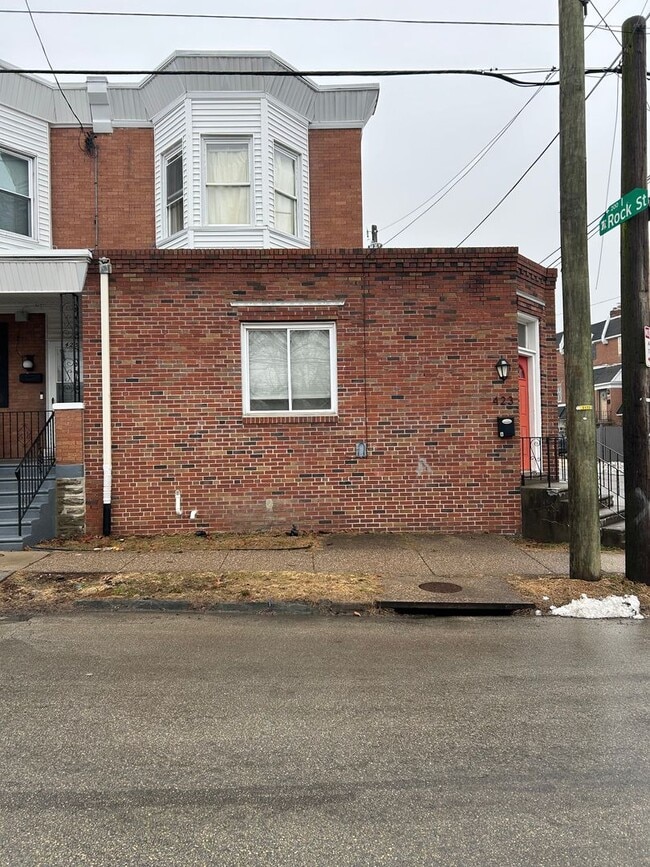 Building Photo - 423 Righter St