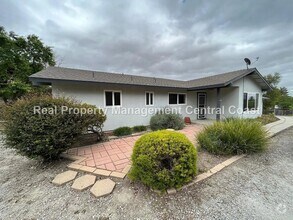 Building Photo - 711 Ivy Ln